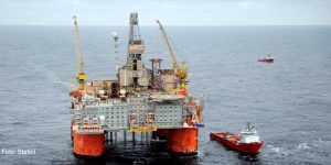Oil, Fisheries and Coastal Communities: A Review of Impacts on the Environment, Livelihoods, Space and Governance