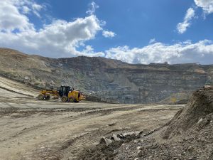 Liu Scholar Oludolapo Makinde and Prof. Philippe Le Billon: AI and the Extractive Industries Transparency Initiative